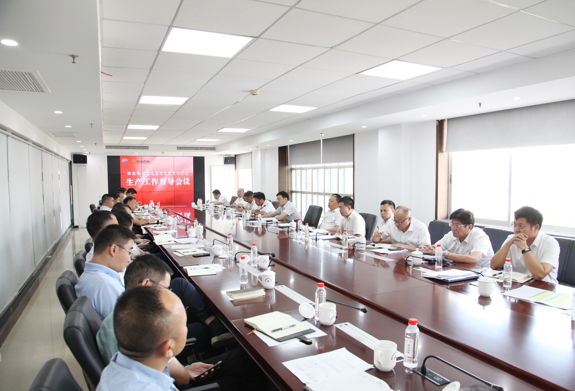 20200911111086.jpg 杨雄伟出席出产工作督导会.jpg