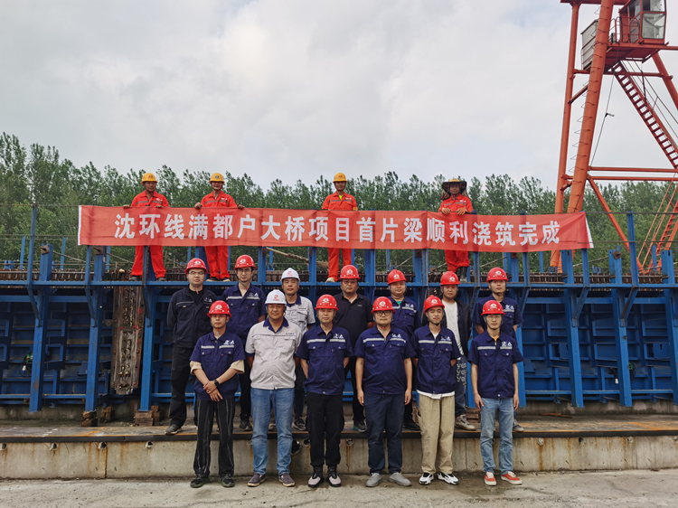 20220711126199.jpg 8 照片:满都户大桥实现首片T梁浇筑_副本.jpg
