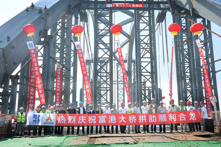 20260421796991.jpg 照片:义乌富港大桥主拱顺利合龙_副本.jpg